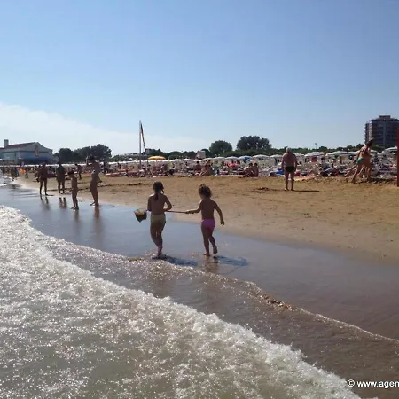 Apartment Lignano Pineta With Marvellous Sea View